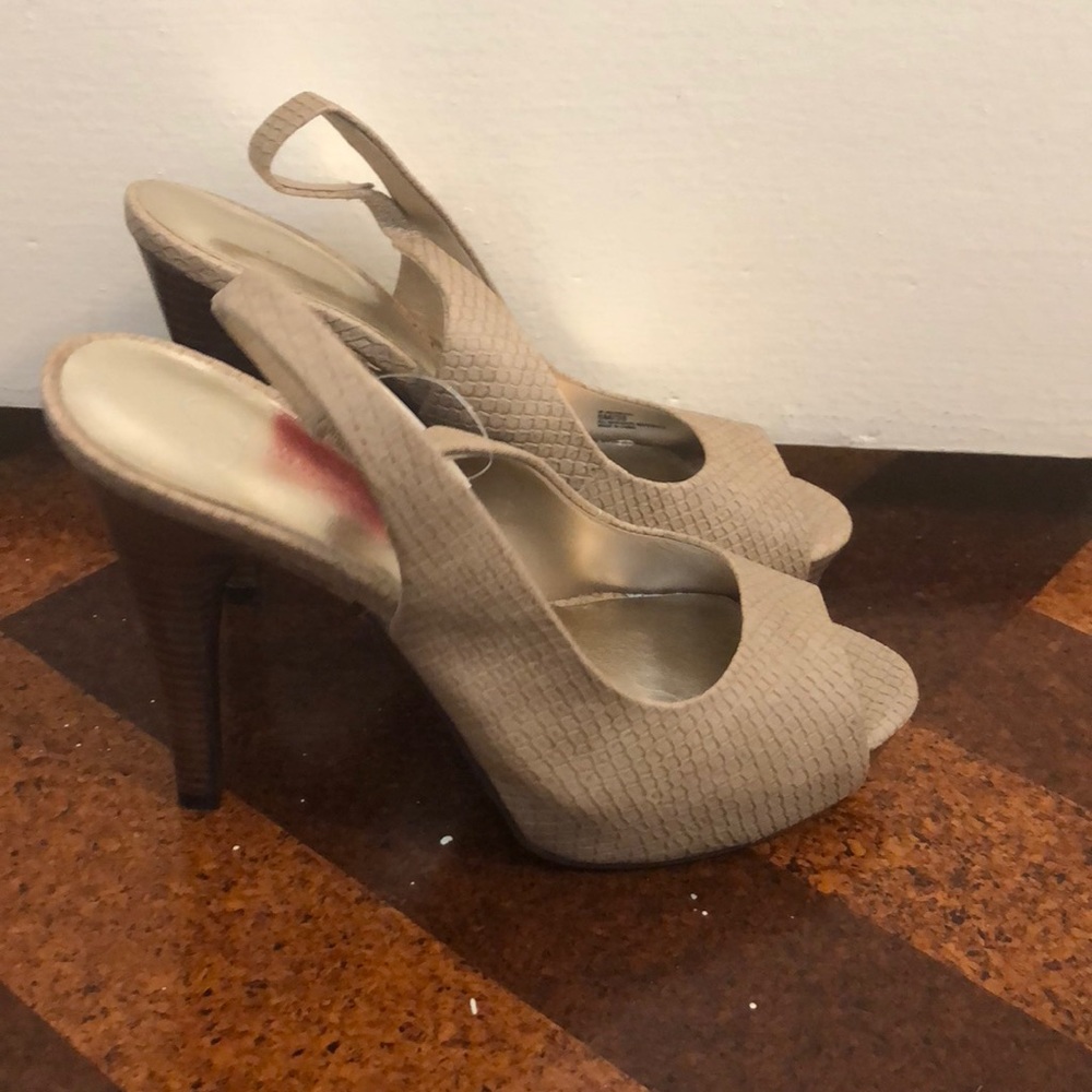 Brand new leather heels - Picture 2 of 3